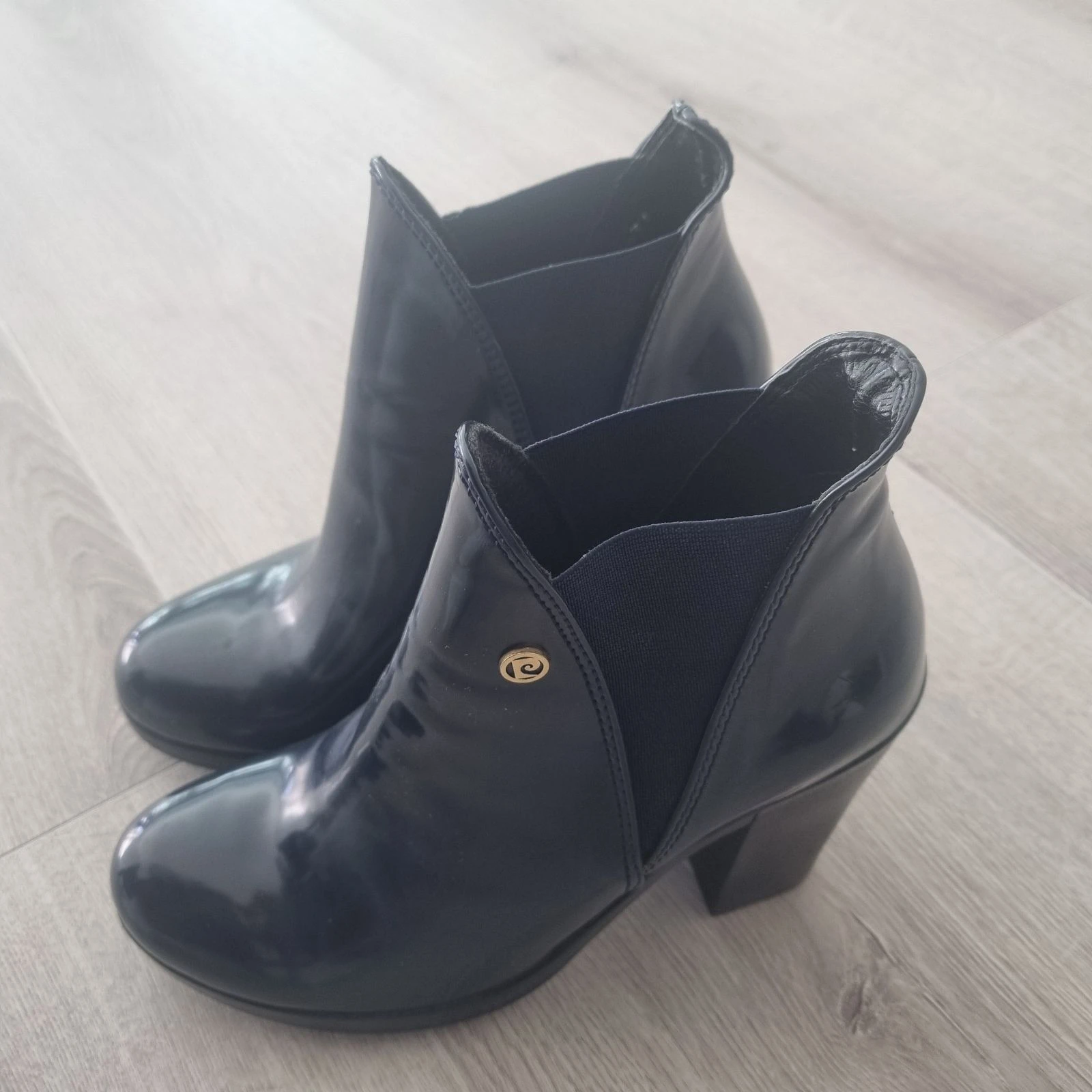 Pierre Cardin Lakleer Enkellaarsjes met Hak – Maat 37 – Donkerblauw